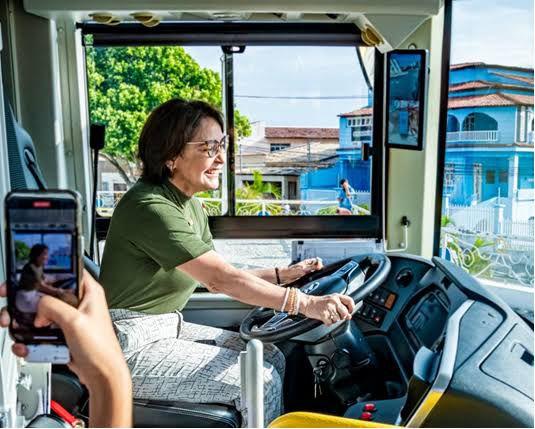 Em live, prefeita Emília defende aquisição dos ônibus elétricos e destaca como Aracaju se tornou referência - SMTT Aracaju